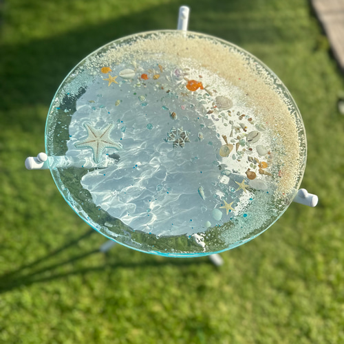 ガラスセンターテーブル エメラルドブルーのムーンビーチ