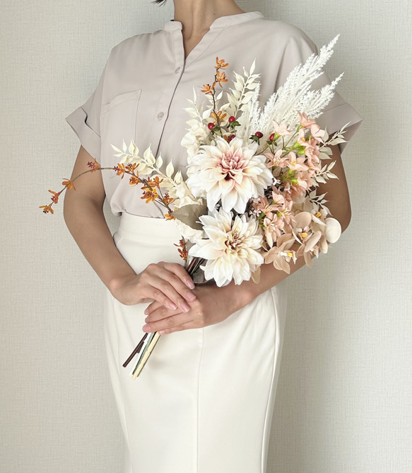 ゴールド煌めく和モダンなウェディングブーケ☆和装☆胡蝶蘭・カラー・ダリア☆造花 ダリアと胡蝶蘭の和装ブーケ ブーケ Lily Flora 通販 15448980