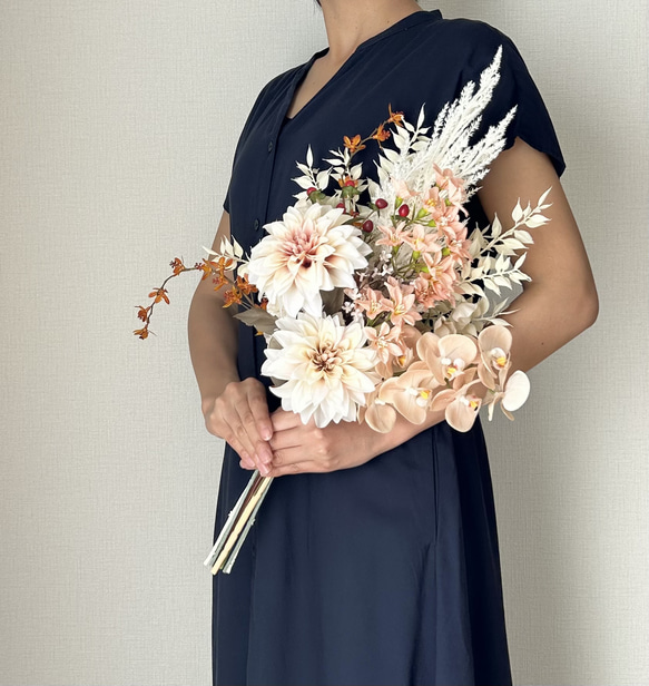ダリアと胡蝶蘭の和装ブーケ 4枚目の画像