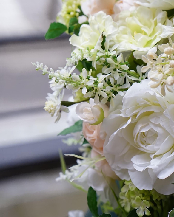 フレッシュグリーンのキャスケードブーケ 5枚目の画像