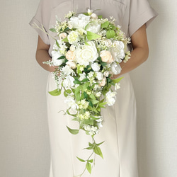 フレッシュグリーンのキャスケードブーケ 2枚目の画像