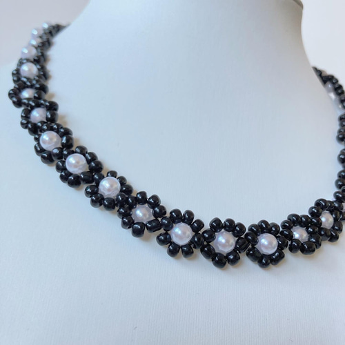 【国家遺産】ハンドメイド　黒と金のビーズネックレス　一点もの　アクセサリー ba3a56015a19ba56d835dc07bc29a8