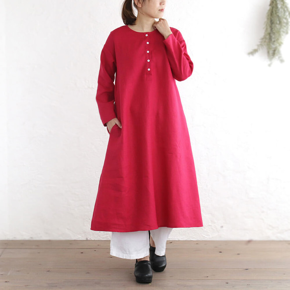 亞麻庫爾塔風格連身裙長袖（草莓紅）OP27。 第4張的照片
