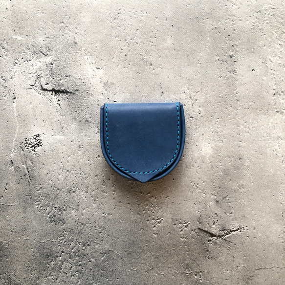 馬蹄型コインケース　スクラッチレザー　コバルトブルー 1枚目の画像