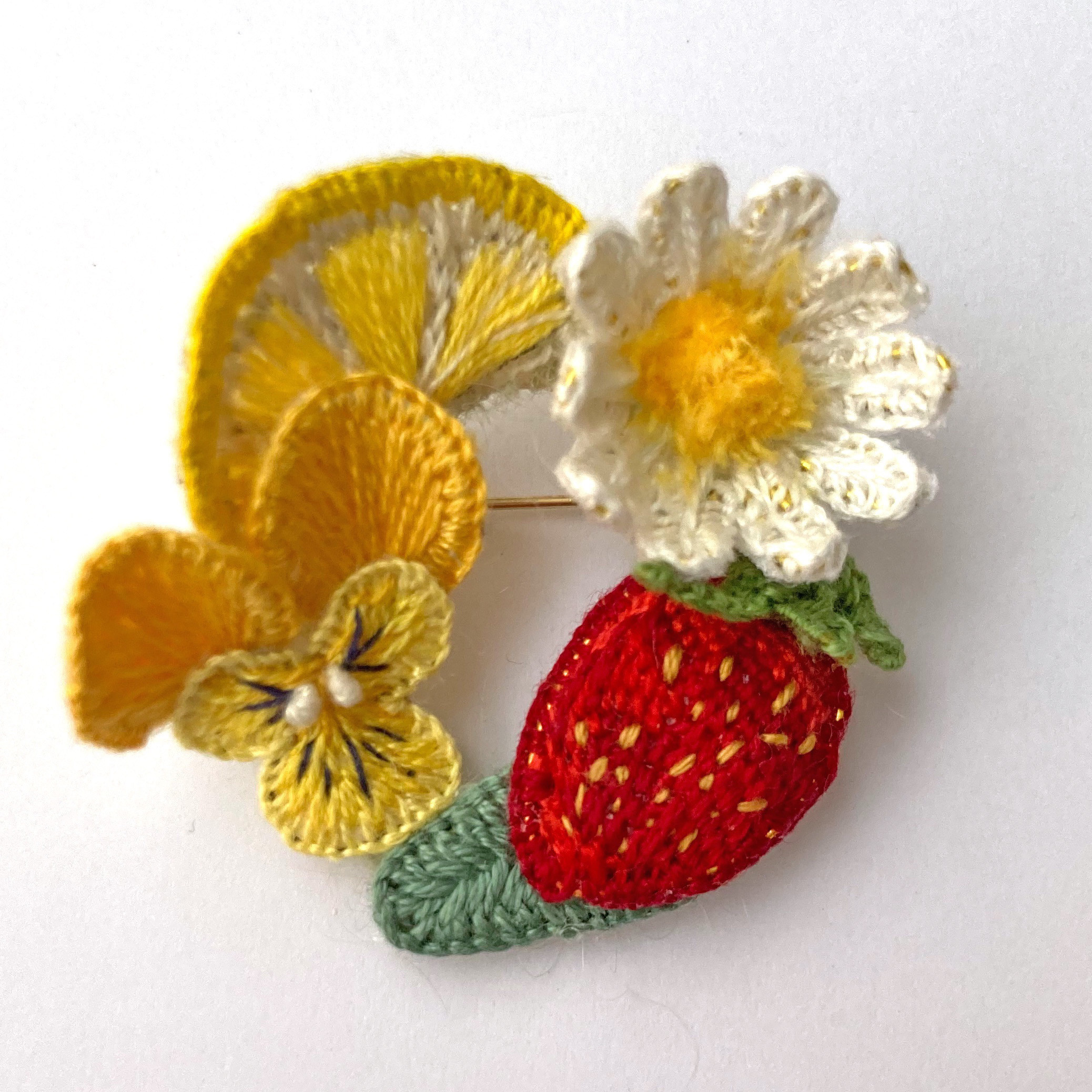 リースブローチ 週末特価)立体刺繍