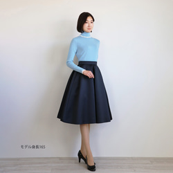 [大人獨有的優雅氛圍！ ] 細緞材質 蓬鬆褶裙 [海軍藍] 第3張的照片