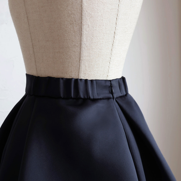 [大人獨有的優雅氛圍！ ] 細緞材質 蓬鬆褶裙 [海軍藍] 第11張的照片