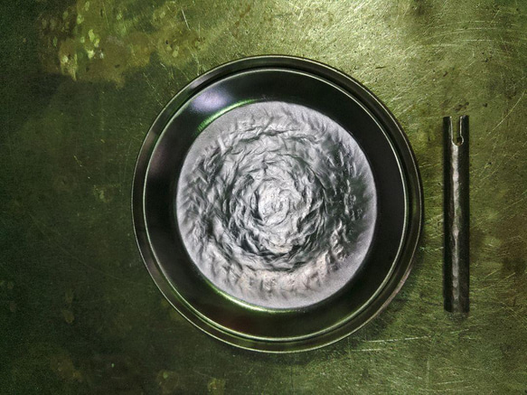 中サイズ（深型タイプ）3.2mm極厚　丸い形　鉄フライパン　ブッシュクラフト 4枚目の画像