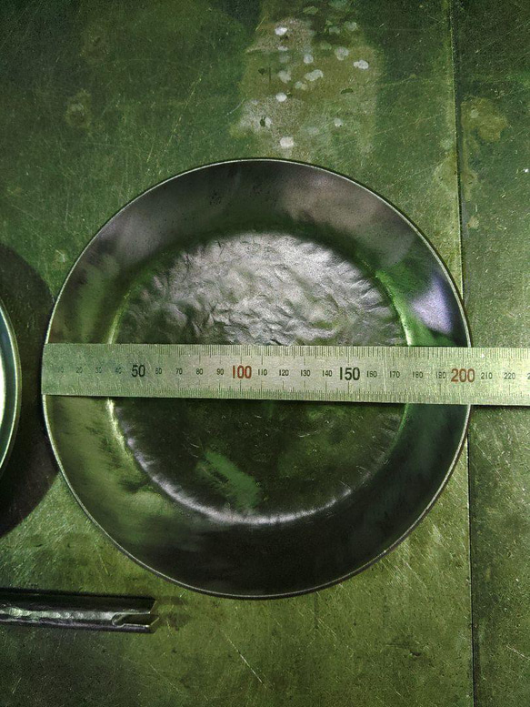 中サイズ（深型タイプ）3.2mm極厚　丸い形　鉄フライパン　ブッシュクラフト 1枚目の画像