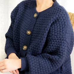 【即納】ざっくりとした編み柄が目を惹く、クルーネックカーディガン 1枚目の画像