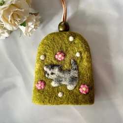 もふもふアニマルの額飾り・トイプードル【羊毛フェルト刺繍】 フォト