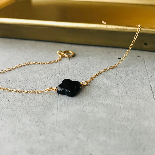 定番のお歳暮&冬ギフトの商品をすべ 14kgf✴︎フラワーモチーフブラックオニキス✴︎ブレスレット ブレスレット・バングル