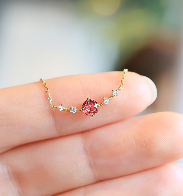 K18 アヤナスピネル(ピンクスピネル) ＆ダイヤモンドのネックレス（ラウンドカット）~Ello Lily~ 8月誕生石 5枚目の画像