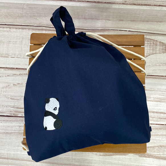 【包郵】熊貓背影刺繡棉質抽繩提把背包 第2張的照片
