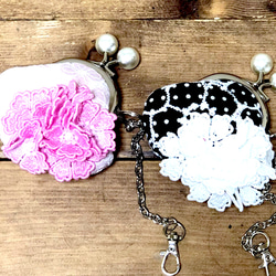 刺繍コットン　ブリブリにかわいい　大きなパールとお花のがま口ポーチ 2枚目の画像