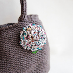 【布綿】花火毛糸編みクラッチバッグ アジサイウールダークコーヒー手編みバッグ 2枚目の画像