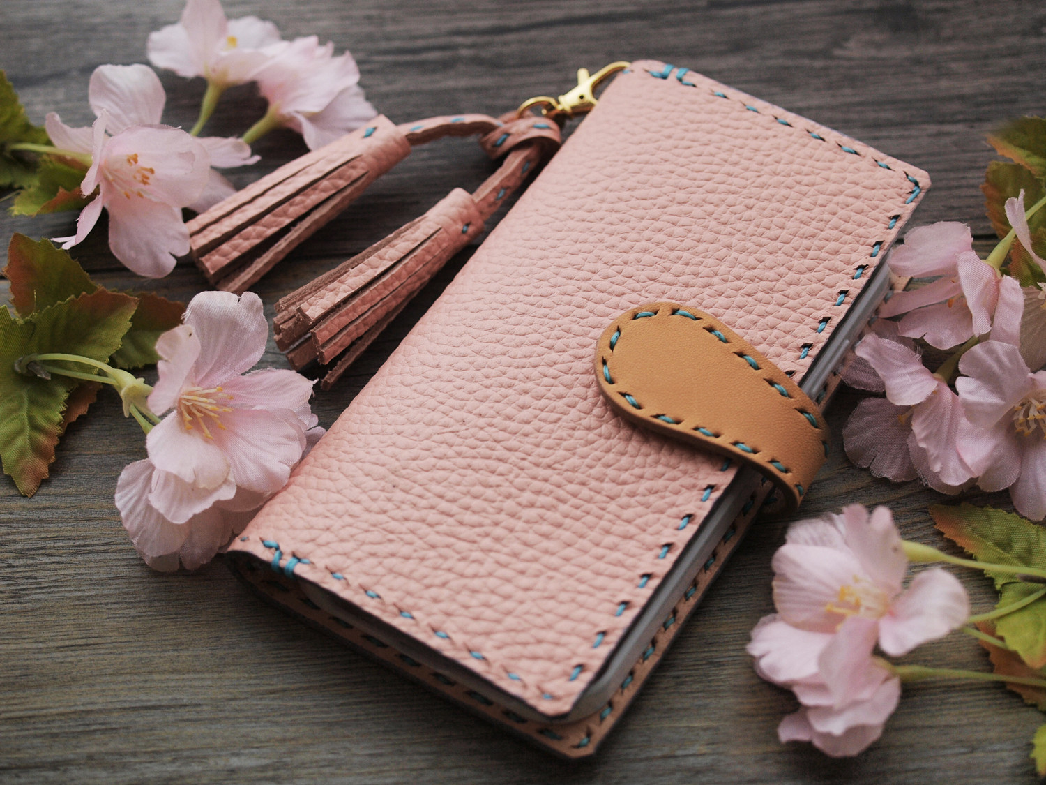 【iphone全機種対応】薄桜 ペールピンク　革レザー　手帳型ケースイニシャル刻印可能　iPhone17シリーズ対応