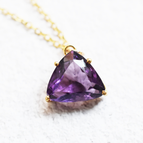 [獨一無二/CA] 寬鬆大號紫水晶三角寶石不銹鋼項鍊 50 厘米 第1張的照片