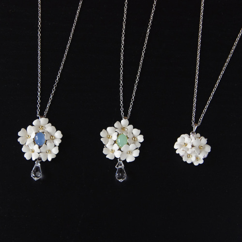 かすみ草のレザーネックレス ネックレス・ペンダント アトリエ草冠＊野