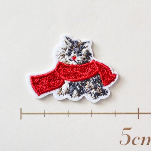 かわいい刺繍ワッペン おすわりタオルとネコ シール付き アップリケ