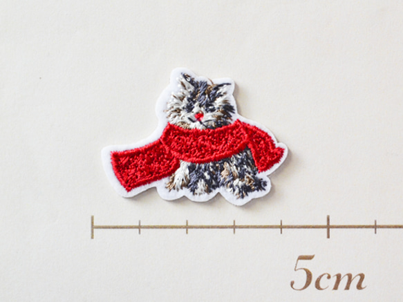 かわいい刺繍ワッペン おすわりタオルとネコ シール付き アップリケ