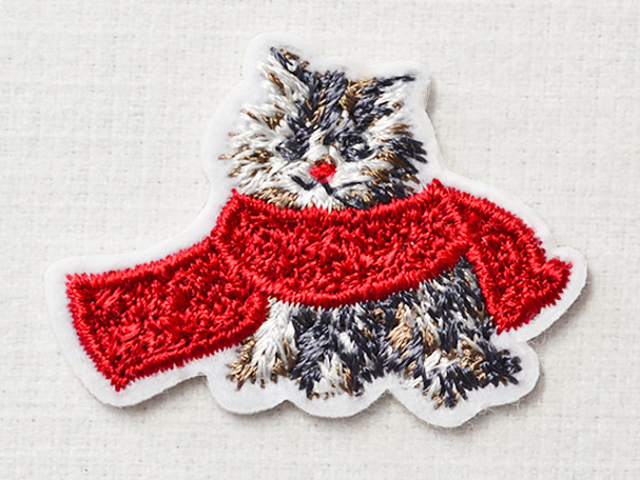 かわいい刺繍ワッペン全6色　おすわりタオルとネコ　シール付き　アップリケ 2枚目の画像