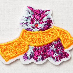 かわいい刺繍ワッペン全6色　おすわりタオルとネコ　シール付き　アップリケ 6枚目の画像