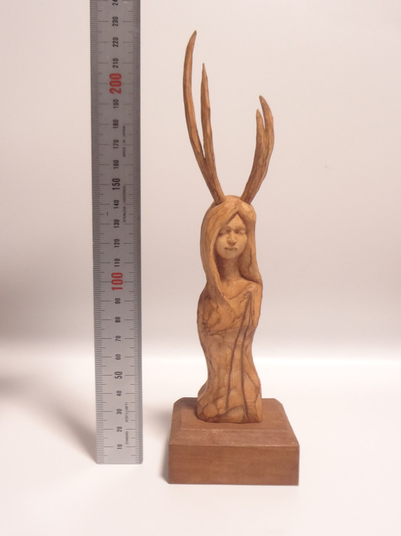 木彫刻 アート  『 祭壇の女神像 』　木彫刻　芸術  女性 ハンドメイド  手彫り 彫刻 7枚目の画像