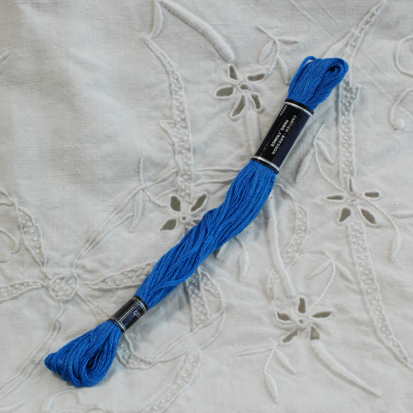 アンティーク   CBカルティエ・ブレッソン 刺繍糸 青系 4枚目の画像