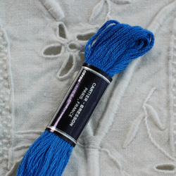 アンティーク   CBカルティエ・ブレッソン 刺繍糸 青系 2枚目の画像