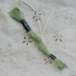 アンティーク   CBカルティエ・ブレッソン 刺繍糸 薄緑系 3枚目の画像