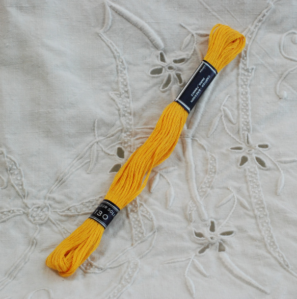 アンティーク   CBカルティエ・ブレッソン 刺繍糸 黄系 4枚目の画像
