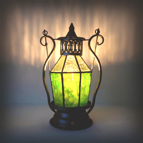 ステンドグラスランプ・魔女の瞳/リーフグリーン アンティーク調・魔法