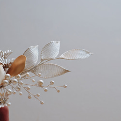 [HA-154]ウェディング スワロ使用 小花 リーフとフラワー　マットゴールド　小枝　ブライダルヘッドドレス 6枚目の画像