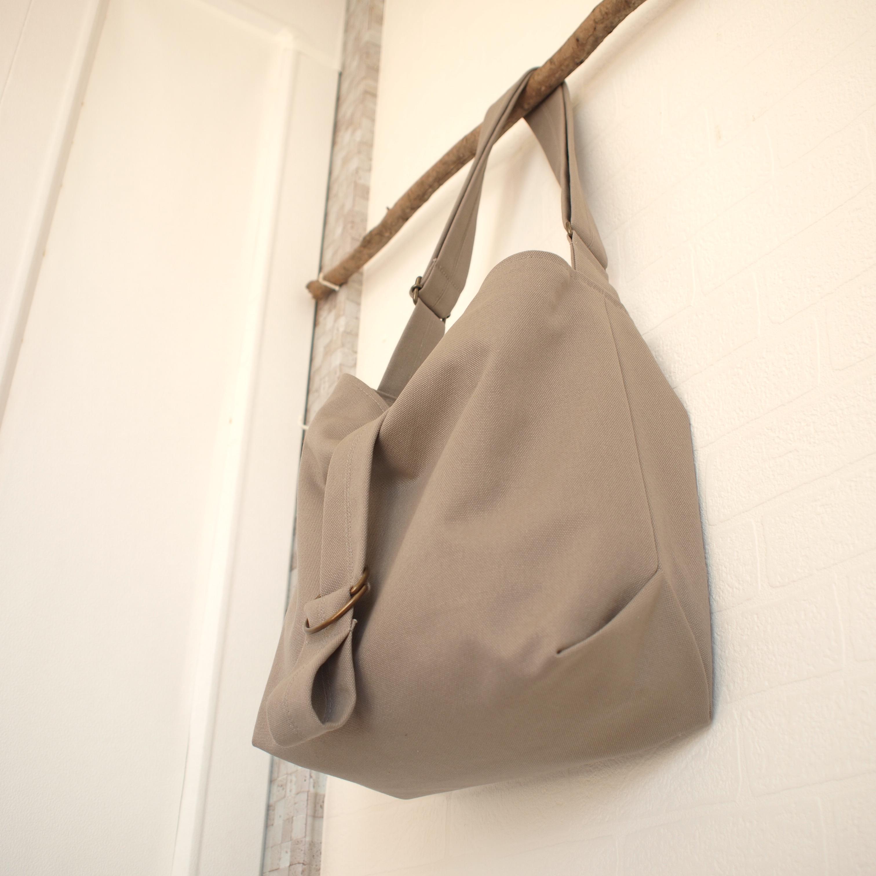 新色❣️グレージュ⭐︎8号帆布のショルダーバッグ⭐︎A4横型マチ広トート