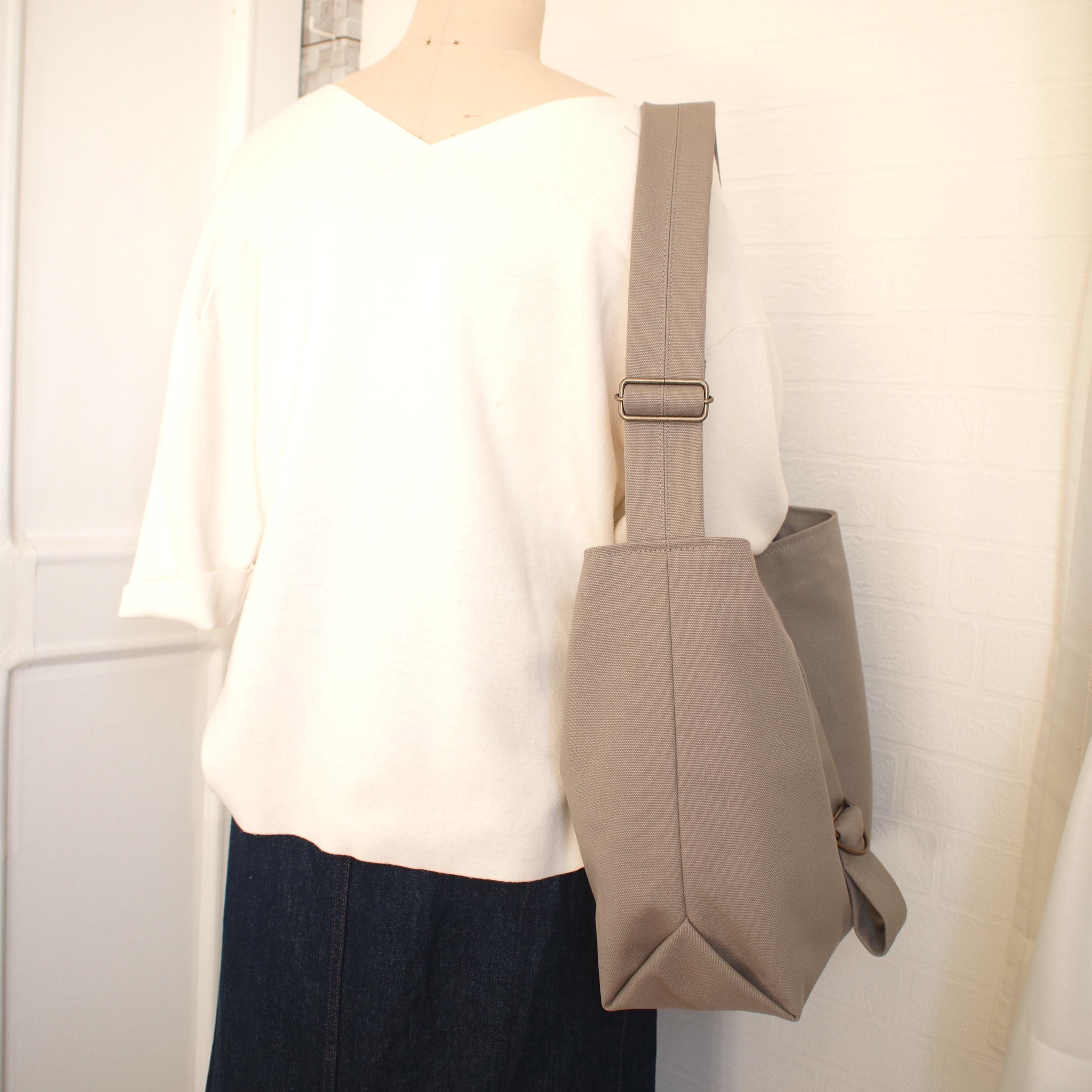 新色❣️グレージュ⭐︎8号帆布のショルダーバッグ⭐︎A4横型マチ広トート