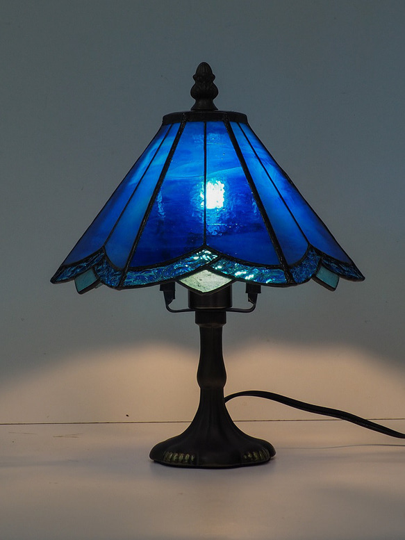 「青のステンドグラスランプ」照明・ブルーのランプ 1枚目の画像