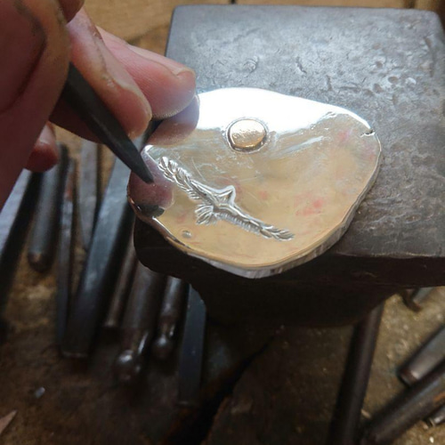 ハンドメイドシルバーネックレス シルバー925、k18 たたきペンダント