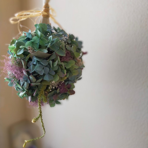 秋色紫陽花とスモークツリードライフラワーのフラワーボール 秋色紫陽花とスモークツリードライフラワーのフラワーボール