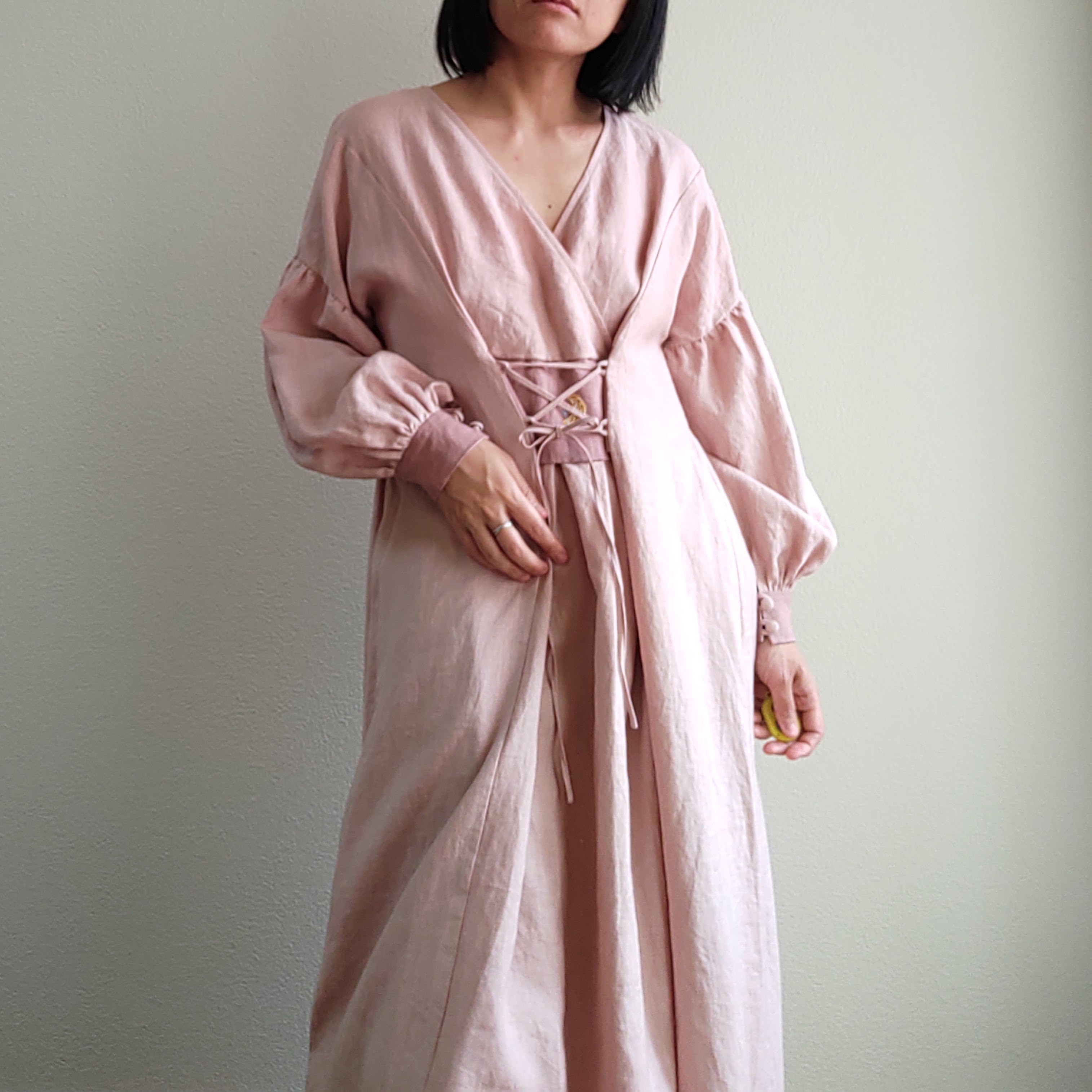 【春/桜ピンク】レースアップロングワンピース(月の刺繍)