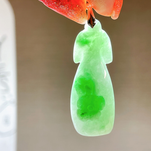 天然本翡翠保証‼️手彫り 天然翡翠保証 鑑定書付き 約8cm 手彫り一点