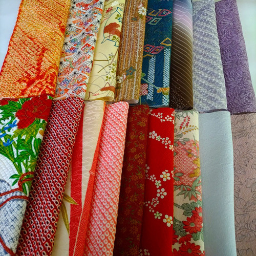 再販・内容変更あり【正絹 洗い済】少し大きめはぎれ22枚セット 約  