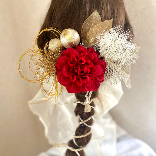 ダリアと金のチュールの髪飾り 金箔＆水引付き 赤 ／成人式 結婚式
