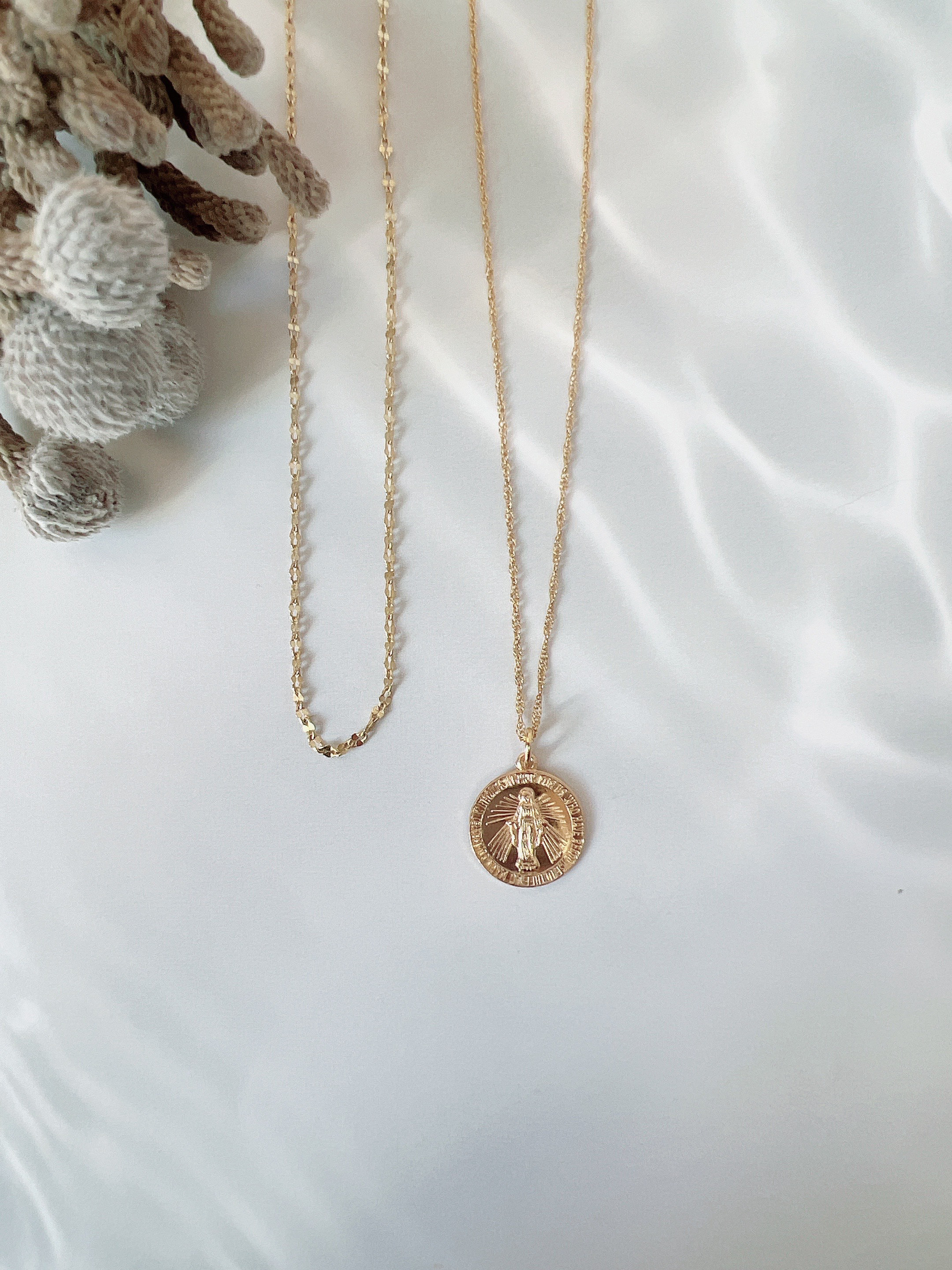 コインチェーンネックレス　華奢2連セット　重ねづけ　マリア　アレルギー対応　14kgf