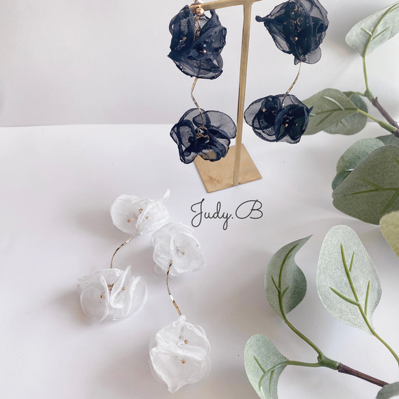 w097 night party ウェーブステック  シフォンフラワーブーケ　ホワイト　ウェディング　結婚式　成人式 5枚目の画像