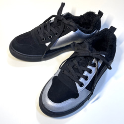 時尚不對稱雙色圍巾運動鞋（黑色 x 銀色）22.5cm〜25.0cm 第3張的照片