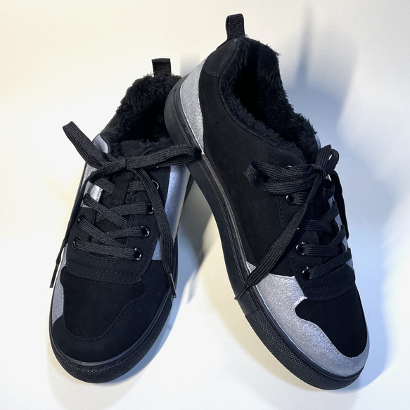 時尚不對稱雙色圍巾運動鞋（黑色 x 銀色）22.5cm〜25.0cm 第2張的照片