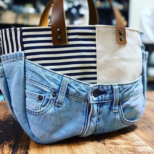 デニムと革のトートバッグ：ライトブルー♪デニムリメイク×本革持ち手