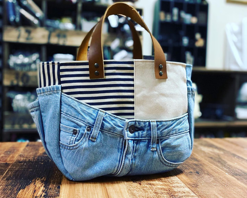 デニムと革のトートバッグ：ライトブルー♪デニムリメイク×本革持ち手