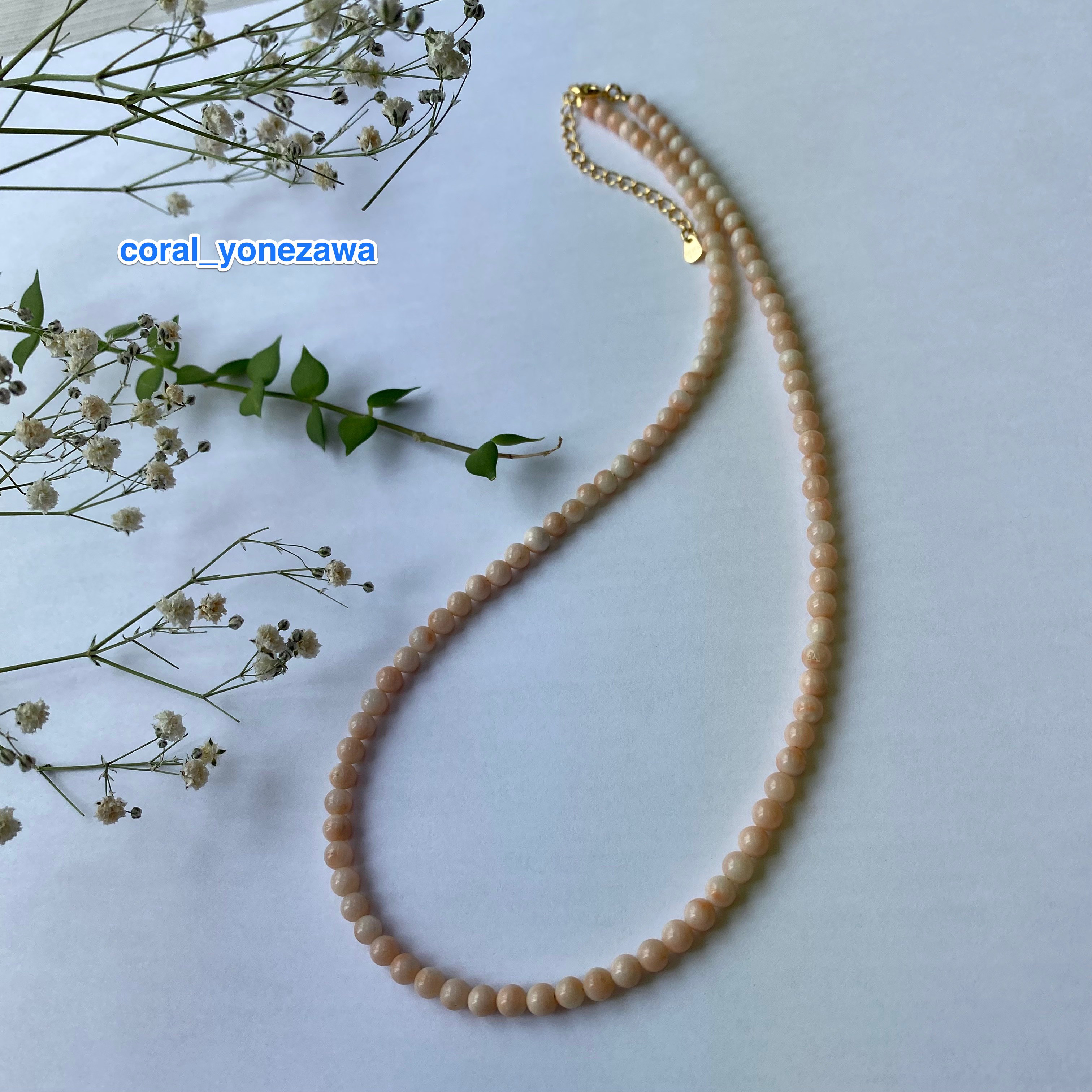 さくらカラー　３月誕生石　ピンクコーラルネックレス　シルバー製ゴールドカラーアジャスター付き